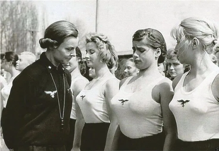 Blitzmädels an die Front (1958)